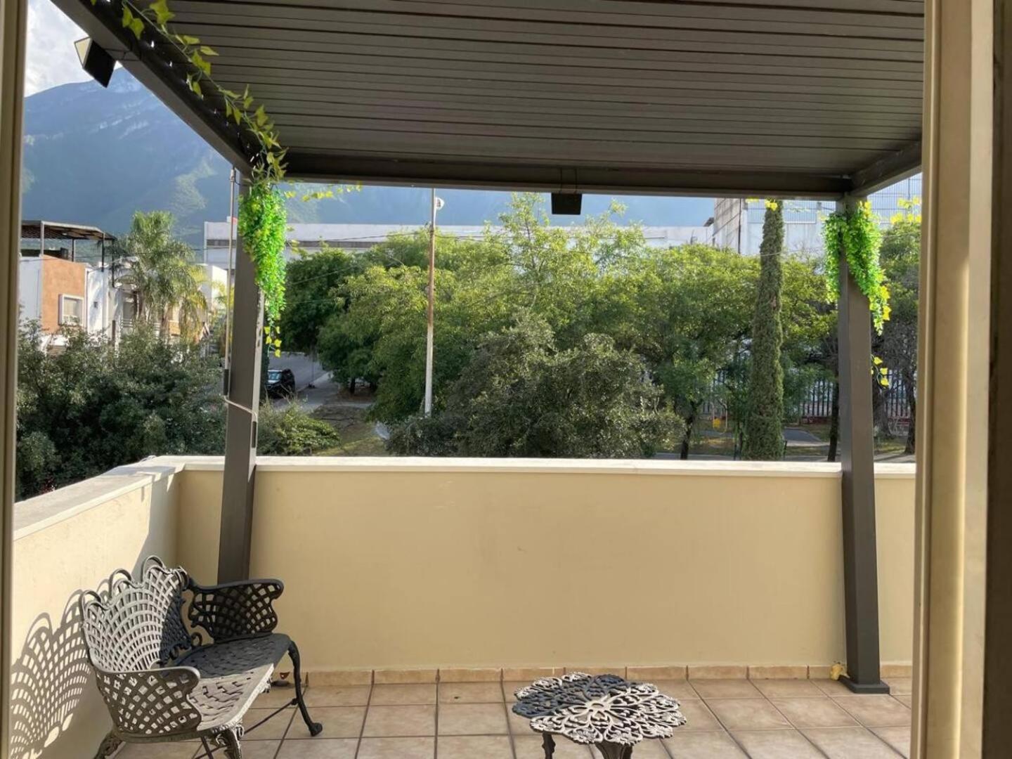La Casa Rosa Monterrey Villa Exterior photo
